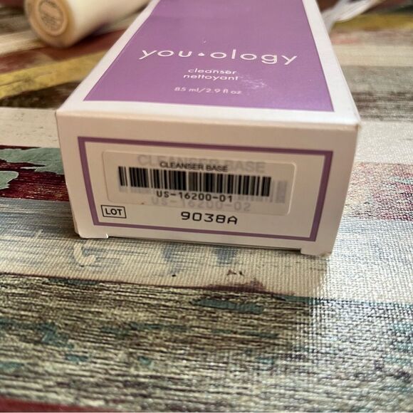 Younique Youology Cleanser Base NIB 2.9 Oz Add your own boosters - Picture 3 of 3